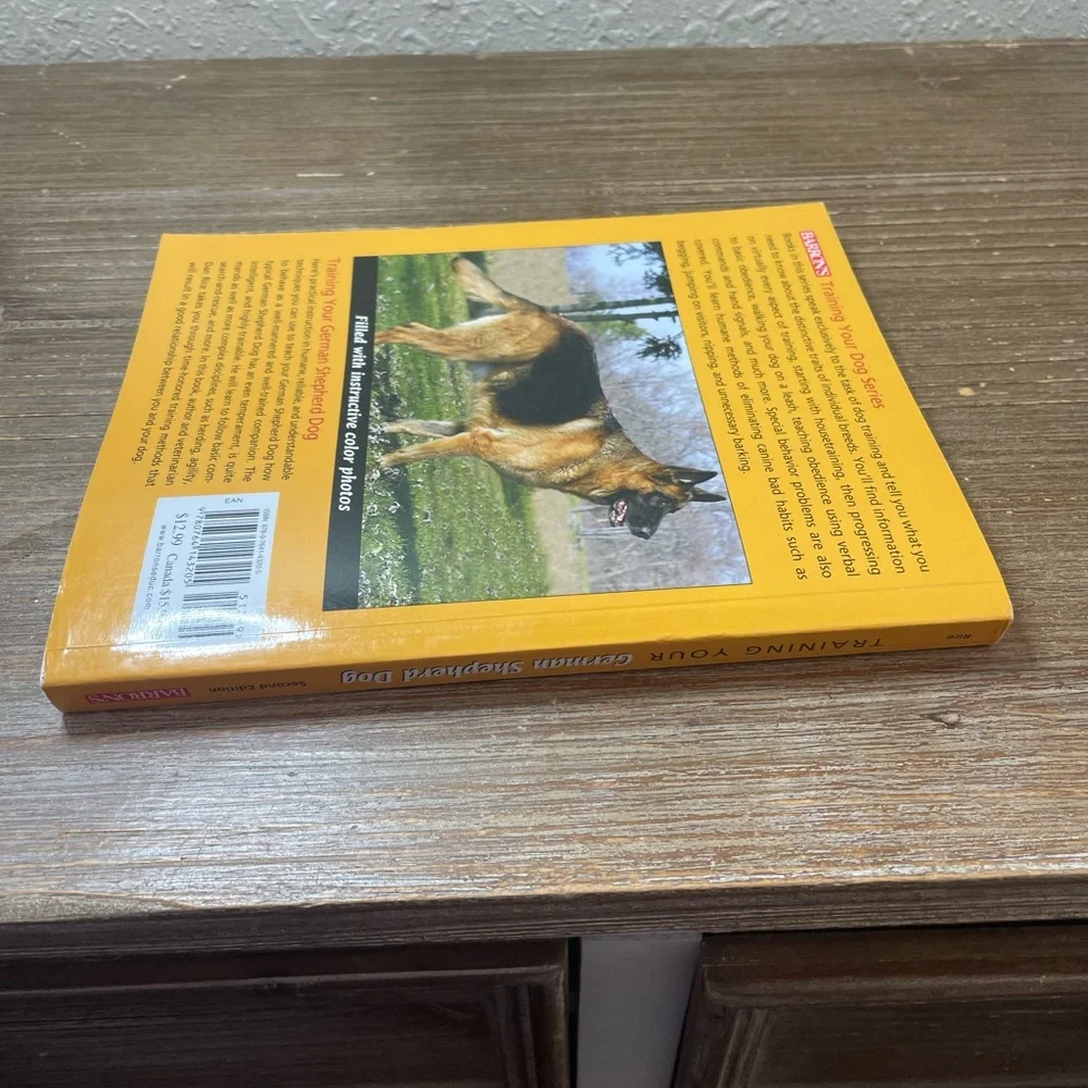 Training Your German Shepherd Dog (Training Your Dog) - Paperback